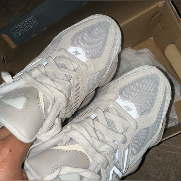 New Balance 9060 - Picture 3 of 9